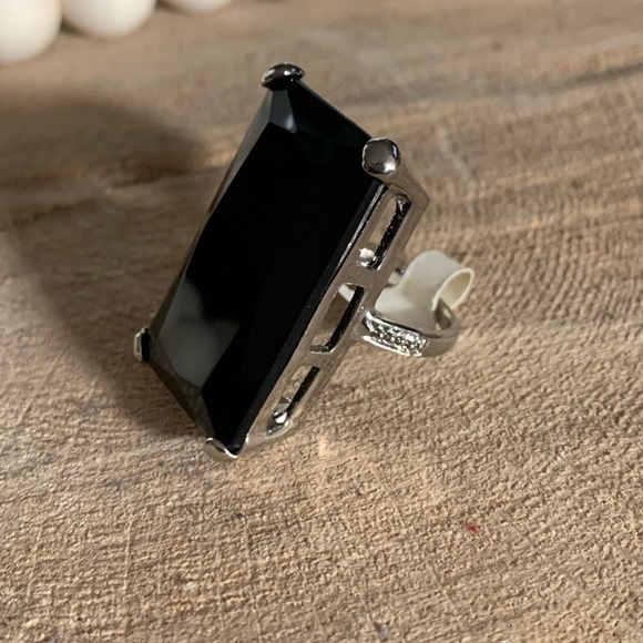 Ring - Picture 2 of 6